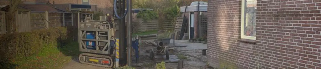 Palen heien voor aanbouw